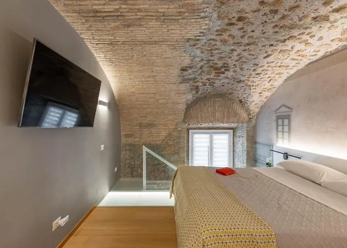 Iflat Glass And Stone Loft